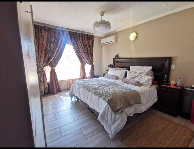 6 BEDROOM HOUSE FOR SALE IN MEYERTON CENTRAL